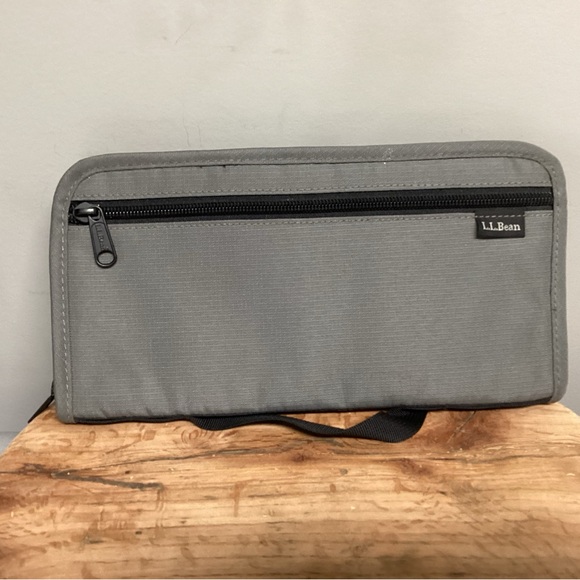 ⚫️ L L Bean Documents / Passport / Travel Organizer - Unisex - Excellent - Picture 2 of 12